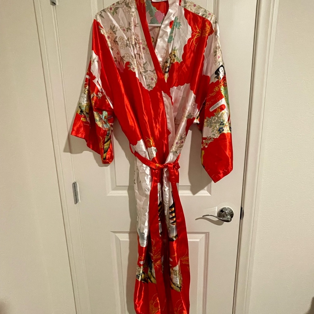 Red and White Floral Kimono Robe